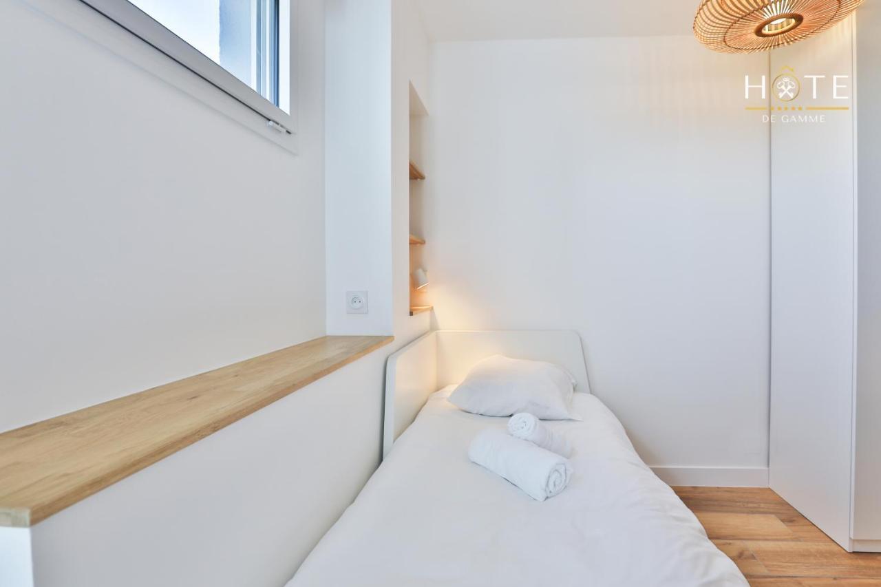 Appartement De Caractere, Superbe Vue Mer 280° La Chaume Exterior photo