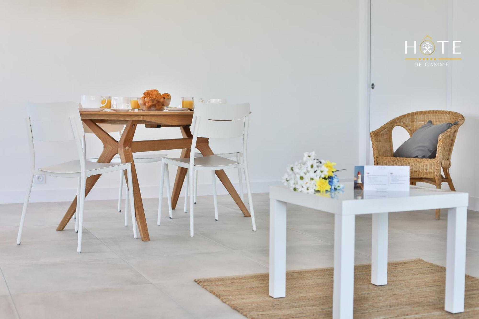 Appartement De Caractere, Superbe Vue Mer 280° La Chaume Exterior photo